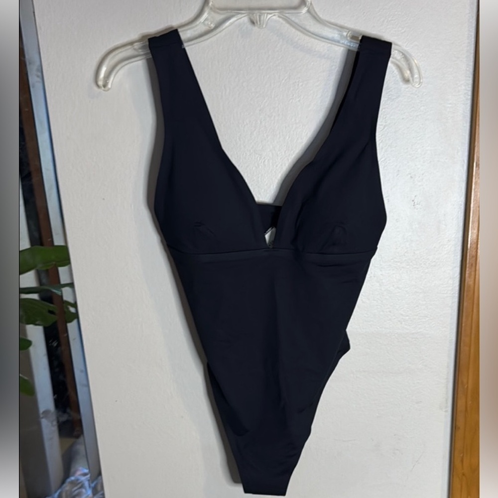 New L*space One piece - Picture 4 of 6